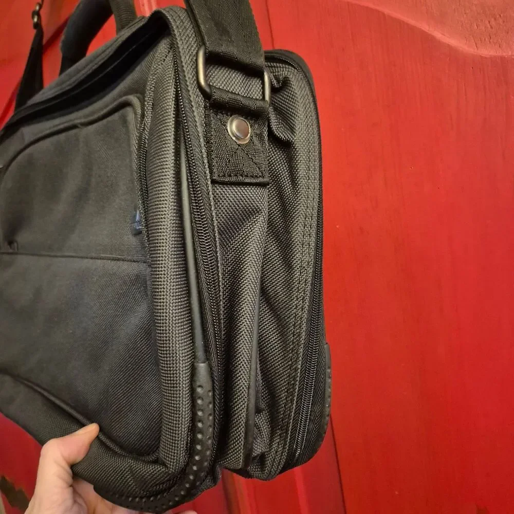 Samsonite Carry On Overnight Bag Briefcase Style Laptop Carry Black Used Once